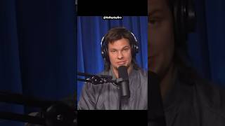 Theo Von asks Riley a question 😂