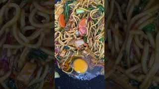 Masak Mee Goreng dengan telur pecah #masak #shorts