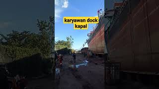 karyawan dock kapal