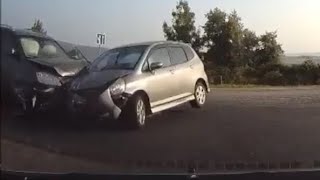 Russia: Impatient driver hit while turning