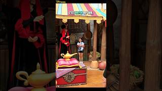 #jafar veut être salué par les #guest comme il se doit à #disneylandparis ! #humour #humor #dlp