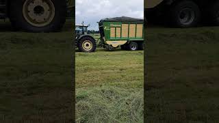 Fendt Vario 936 mit Krone ZX 560GD vom Lohnunternehmen Blunk beim Ersten Gras Schnitt