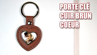 Porte clés en cuir brun en forme de coeur personnalisable