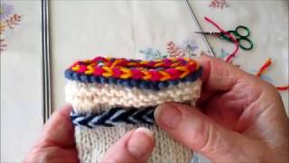 Knit an easy 2 colour Cast Off /  Bind Off - brilliant for baby boottees & slippers