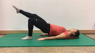 Exercices pour le dos : gainage en position couchée