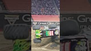 #monstertruck #monstertrucks #monsterjam #crash #fail #gravedigger #shorts #short