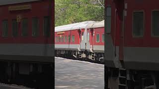 12219 MUMBAI LTT - SECUNDERABAD DURONTO 🔥😎 #DURONTOEXPRESS #LGDWAP7 #WAP7 #LOCOMOTIVE