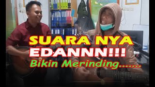 Pengamen Bersuara Emas duet lawan Perangkat Desa