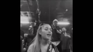 Ariana Grande sings as her dancers snap 23/02/2019