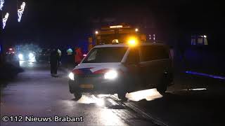 een persoon nagekeken in de ambulance na ongeval aan de Zevenbergseweg in Berghem