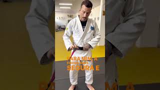 Como amarrar a faixa de um jeito irado e ela não soltar!  #bjj #lifestyle #tocadoleao #amarrarafaixa