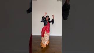 #sangeet #viralvideo #dance #rajasthanidance #shortsvideo #bollywood #easydance #falgunipathak