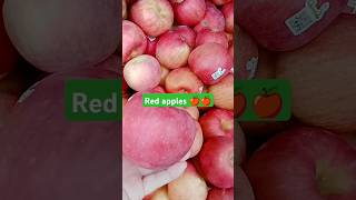 #choosing#big#redapple #shortvideo