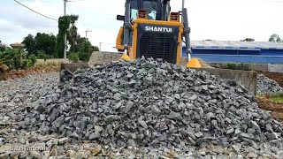 SHANTUI DH17C2 pushing Stone for Build Road and super dump track long unloading stone