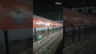 12628 कर्नाटक एक्स बिना रुके हज़रत nizamuddin railway station crossing 100kmp #shorts #130kmph