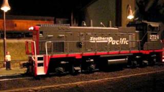 Athearn Genesis MP15AC SP 2724 with factory Tsunami closeup