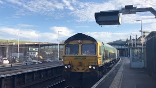 66572 stops at lewes with red light on 20/12/2022 with 2 depot horns