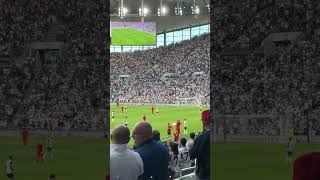 The whole stadium stands up for the Harry Kane substitution in Tottenham Hotspur vs Bayern München