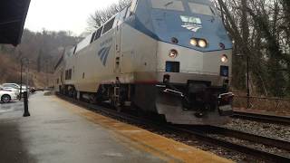 Amtrak comes into harpers ferry station for a stop