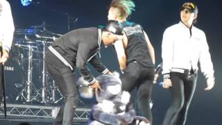 BigBang hipthrusts and YB carrying hugeass KOALA. MADE in SYDNEY 151017