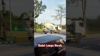 Pejuang Rupiah || Badut Lampu Merah Kota Madiun