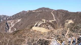 Top of The Great Wall Arriba en La Gran Muralla China  snowy view  vista con nieve