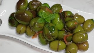 Olive nuove schiacciate e condite