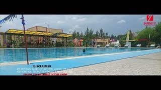 Breast stroke in the infinity pool