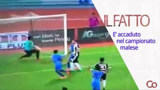 Incredibile traiettoria e il gol sembra irreale