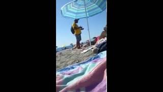 RISSA IN SPIAGGIA - Marocchino Litiga con Italiano -- DA VEDERE ASSOLUTAMENTE