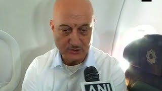 Anupam Kher stopped in srinagar airport | Politics started over NIT srinagar Case 10th April