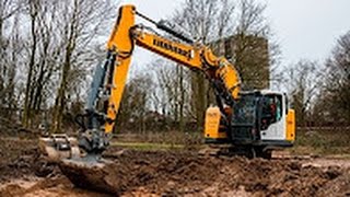 A LIEBHERR R926 Compact at work