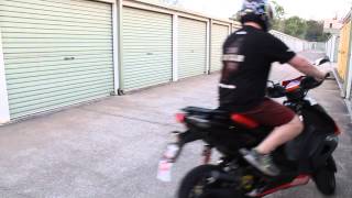 Aprilia SR50R - Malossi MHR Team 2 Power Wheelies