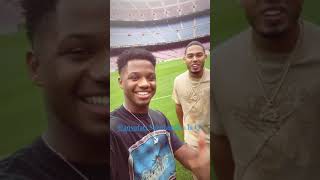 Myke Towers visita el estadio 🏟 del Barcelona