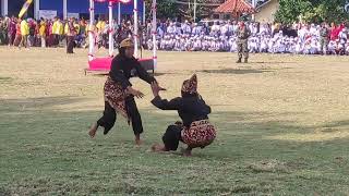 Atraksi Seni dan Foto Bersama Seusai Upacara Peringatan HUT RI Ke-78 di Karimunjawa