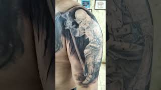 Тату тигр и воин чб реализм #графика #tattoo