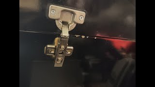 如何更換所有衣柜開關門铰链壞了How to Replace All Wardrobe Switches with Broken Door Hinges