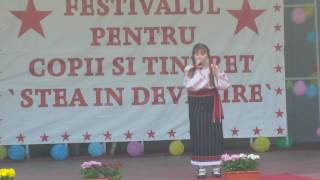 Alice - "Ies pe poartă, merg pe drum "