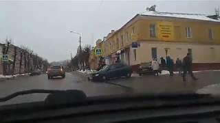 Тройное ДТП в райцентре Смоленской области попало на видео