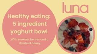 Healthy eating: 5 ingredient yoghurt bowl | With summer berries and a drizzle of honey 🍓