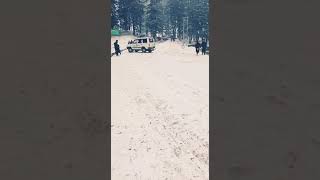 cabs dancing during winter in Kashmir due to slip on road