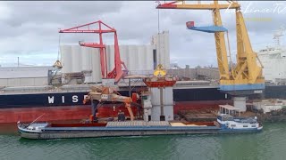 EUROPEAN BULK SERVICES/GIGANT IN ACTION.CRANE BARGE DISCHARGING OPS