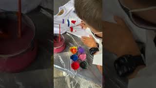 Pintando su camiseta En La Marina Resort