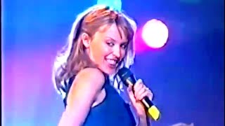 Kylie Minogue dando vueltas en vivo en Música Sí_480_60 FPS