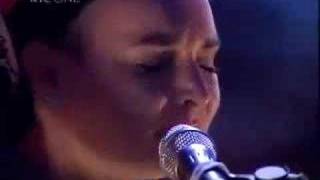 Sinead O'Connor - Dark Am I Yet Lovely (live)