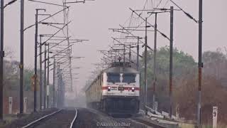 WAP7 Hybrid LHB Nagpur Duronto meets WAP-7 LHB Chennai Duronto