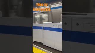 Acelerazione di convoglio serie non identificata mita Line toei Subway Tokyo