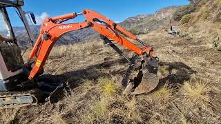 Using thumb attachment on Kubota mini digger for the first time