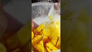 Paling enak makan asinan buah nanas #shorts #maenjajan #asinan