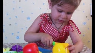 Режем фрукты и овощи на липучках. Открываем игровой набор игрушек. Toy velcro cutting fruit playset